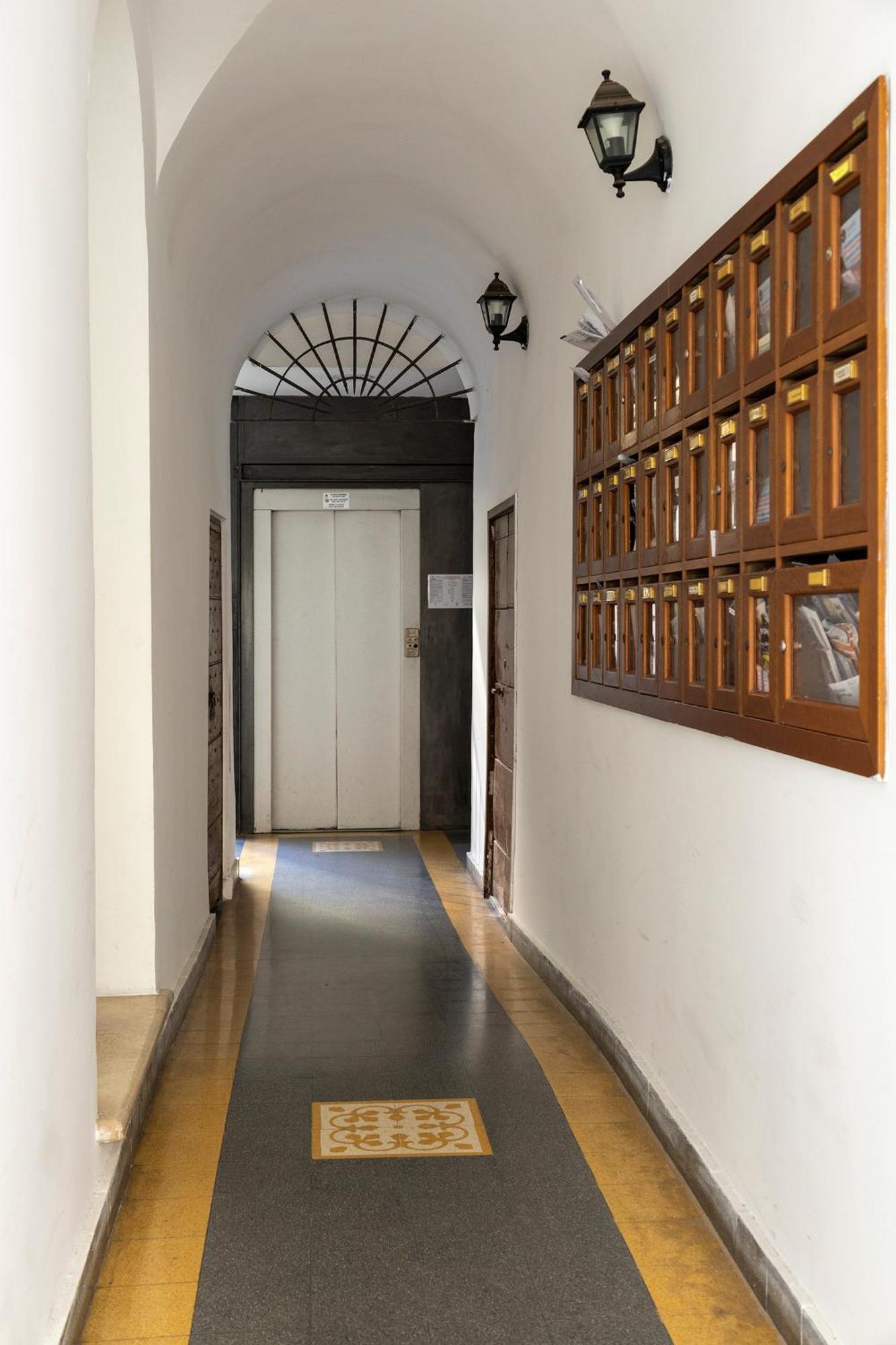 Views Of The Coliseum Apartment